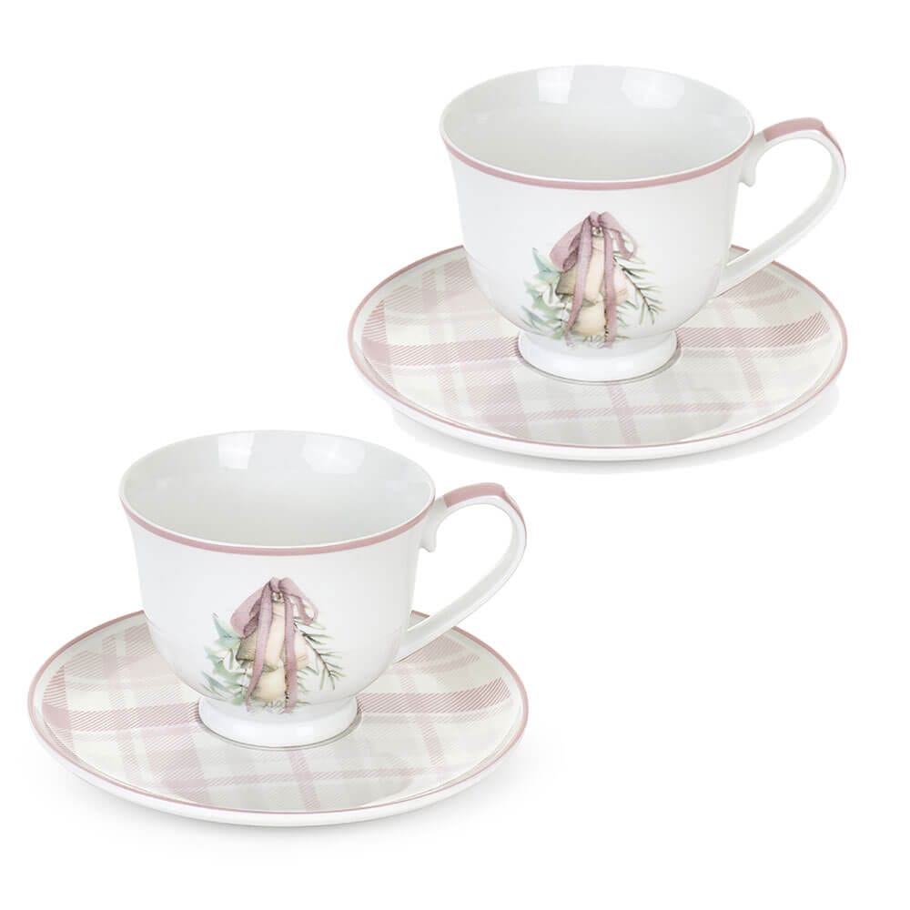 Nuvole di Stoffa Set 2 Tazze 220 ml con Piattino Darling 1 Set 2 tazze in porcellana con piattino scozzese rosa e decoro natalizio con campanelle. Collezione Darling. Confezione regalo inclusa.