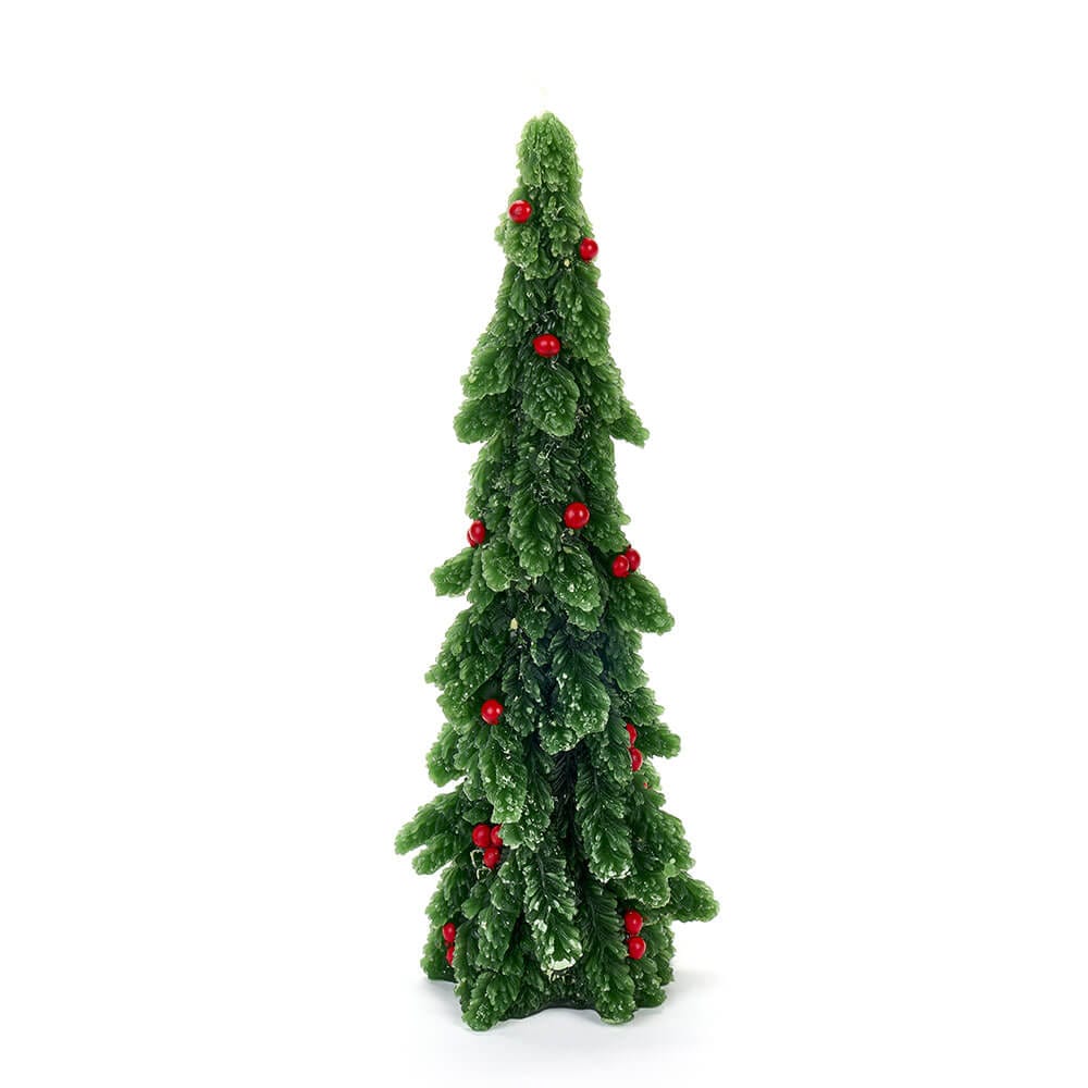 Candela in cera verde a forma di albero di Natale con dettagli realistici di aghi e bacche rosse.