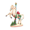 Cavallo decorativo da giostra in stile natalizio, con finitura crema, dettagli rossi, verdi e oro, su base decorata con alberelli e stelle.