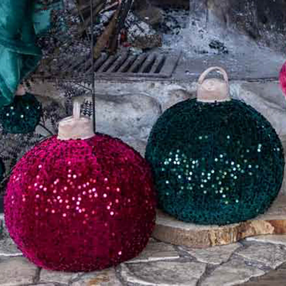 Coppia di Ball in PAILLETTES 25 cm – Decorazioni natalizie eleganti 1 Coppia di sfere decorative natalizie in paillettes rosso lampone e verde bosco, diametro 25 cm.