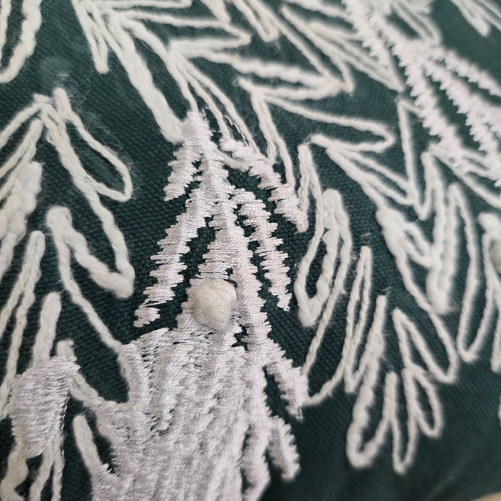 L’Atelier 17 Fodera Cuscino Gift 45x45 Albero Ricamato verde 2 L’Atelier 17 Fodera Cuscino Gift 45x45 Albero Ricamato verde - immagine 2