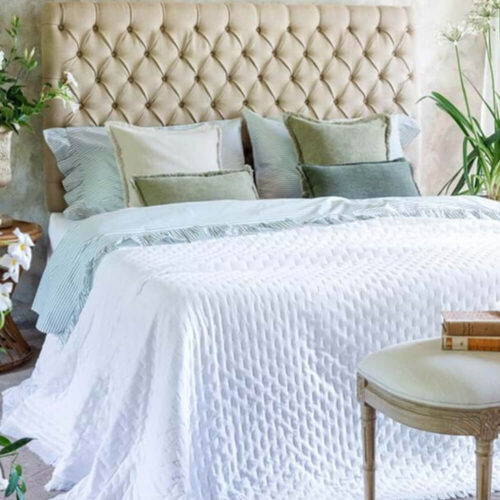 Completo letto Blanc Mariclò a righe verdi con gala arricciata e federe abbinate, stile country chic elegante.