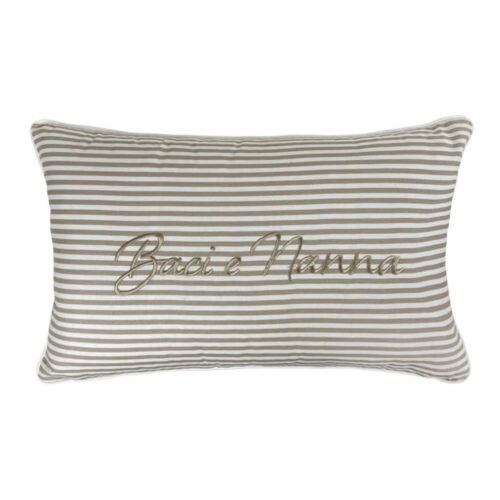 Almohada rectangular de rayas beige con letras "Baci e Nanna" bordadas, borde acabado tono sobre tono.