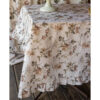 Mantel de resina de algodón marfil con estampado floral en tonos empolvados y verdes, ribeteado con volante a juego.