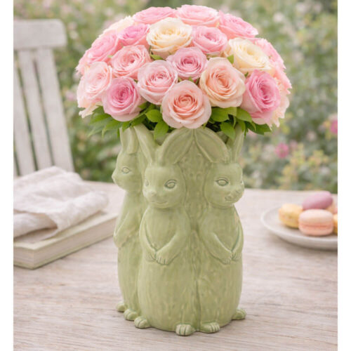 Vaso alto in ceramica verde lucida con conigli pasquali in rilievo