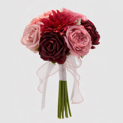 Bouquet artificiale EDG con rose rosa e bordeaux, steli verdi e fiocco in organza rosa.