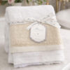 Par de toallas blancas "Blanc MariClo" con banda decorativa de jacquard marfil y cinta de la marca.