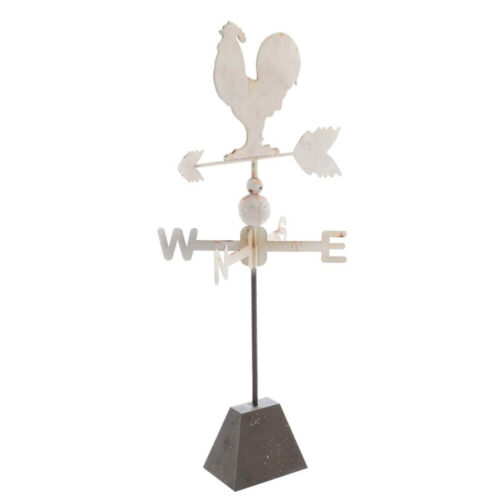 Segnavento Blanc MariClo’ con gallo decorativo in metallo bianco anticato su base in cemento, stile shabby da esterno.
