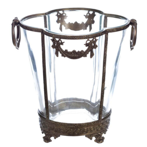 Vaso decorativo in vetro trasparente con struttura in ottone brunito, manici laterali ad anello e fregi floreali in rilievo.