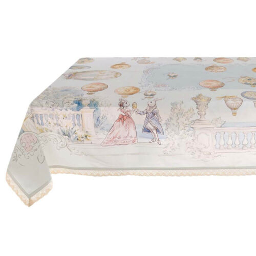 Mantel de algodón con estampado vintage inspirado en el siglo XVIII, personajes animales vestidos de época y globos aerostáticos, acabado con cenefa de encaje.