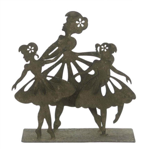 Decorazione in metallo con tre ballerine stilizzate, in posa danzante, con base stabile e finitura anticata.