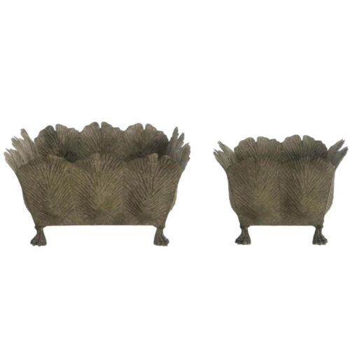 Vaso portapianta in metallo anticato con motivo a foglie e piedini decorativi, collezione Giardino Segreto di Blanc Mariclò.