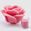 Candela decorativa rosa a forma di rosa gigante con petali realistici e bicchiere interno in vetro.