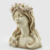 Jarrón EDG de poliresina efecto piedra con busto de ninfa con flores rosas y hojas verdes, H 36 cm.