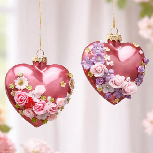 Coeur décoratif en verre rose avec fleurs en relief à suspendre