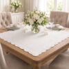 Centre de table en coton matelassé blanc avec bordure décorative en forme