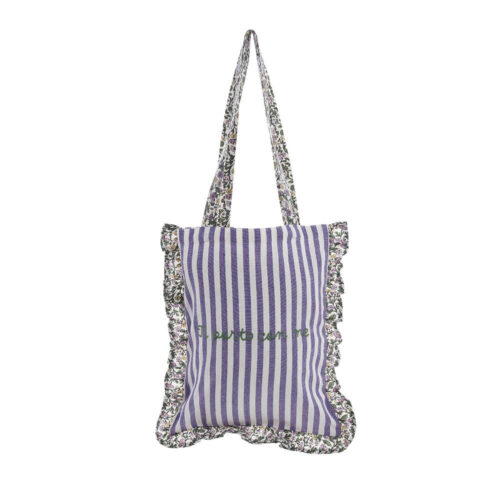 Borsa shopper Blanc Mariclò in cotone con righe lilla, balza floreale e ricamo decorativo frontale.