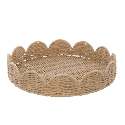 Vassoio centrotavola Blanc Mariclò in rattan naturale con bordo decorativo ondulato.