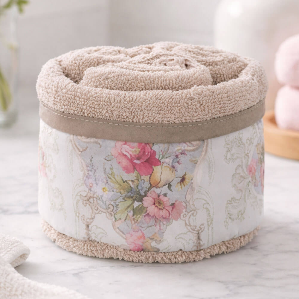 Blanc Mariclò Cestino con 3 Lavette Naturale COCO 1 Cestino Blanc Mariclò con tre lavette in spugna naturale e fascia floreale romantica in stile shabby chic.