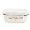 Contenitore in ceramica stoneware color crema con tappo in plastica e scritta “Conservo in frigo”, stile shabby chic.