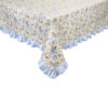 Mantel azul claro plastificado antimanchas con estampado floral y borde de volantes azules, colección Garden Chic, 155x200 cm.
