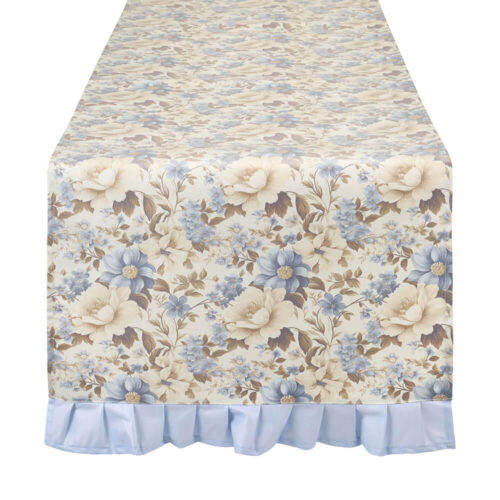 Runner plastificato azzurro con stampa floreale crema e blu e bordo con rouche azzurra, collezione Garden Chic, 155x50 cm.