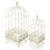 Set di 2 gabbie decorative in metallo bianco anticato, una grande e una piccola, con base traforata e piedini ricci.