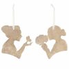 Coppia di silhouette appese in metallo beige anticato con nastro bianco: profilo con farfalla e profilo con bouquet, 26/24,8x25 cm.