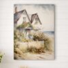 Quadro con casa sulla spiaggia, staccionata bianca e mare sullo sfondo, stile shabby chic.