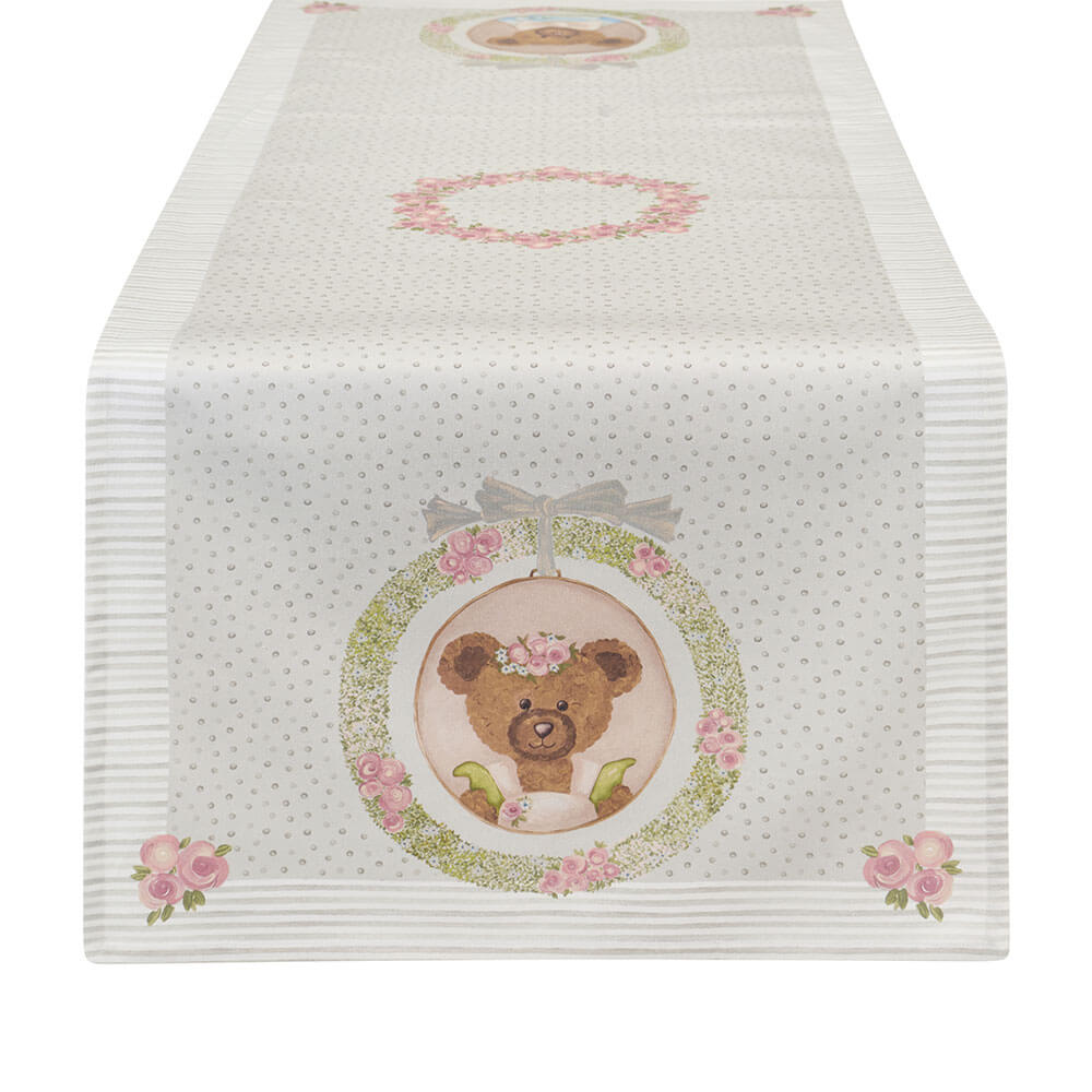 Chemin de table Nuvole di Stoffa 50x150 cm 1 Chemin de table en coton à pois ivoire avec ourson et guirlande de fleurs roses, bordures rayées, collection Sweet Bear 50x150 cm.