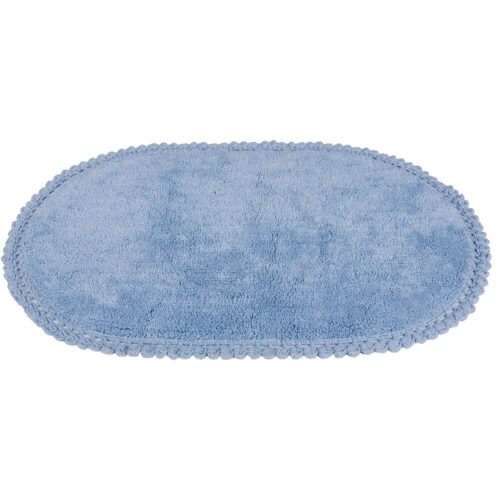 Tappeto bagno ovale blu con superficie morbida e bordo decorativo, stile shabby chic.