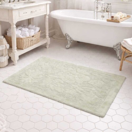 Tappeto bagno verde salvia rettangolare con decorazioni floreali in rilievo, stile shabby chic.