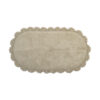 Tappeto bagno ovale beige con bordo decorativo all’uncinetto in stile shabby chic.