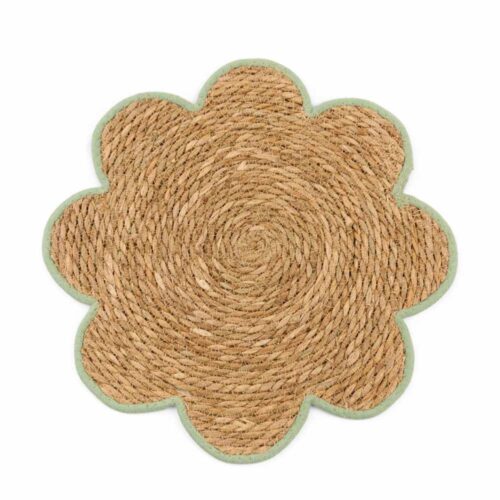 Mantel individual redondo en forma de flor de ratán tejido con borde de tela verde, colección Fiorirà, diámetro 41 cm.