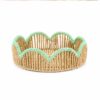 Cesta baja redonda de ratán natural con borde ondulado acabada en tejido verde Tiffany, colección Fiorirà, 25x7 cm.