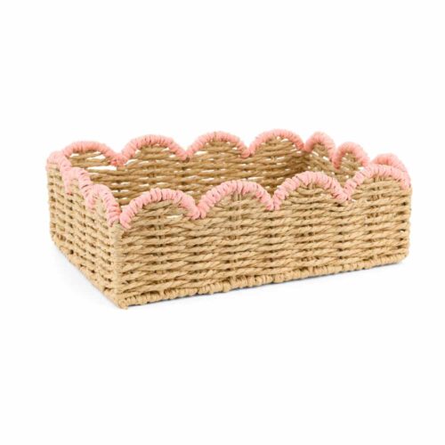 Cestino rettangolare in rattan intrecciato con bordo ondulato rifinito in tessuto color pesca, collezione Fiorirà, 31,5x21,5x10,5 cm.