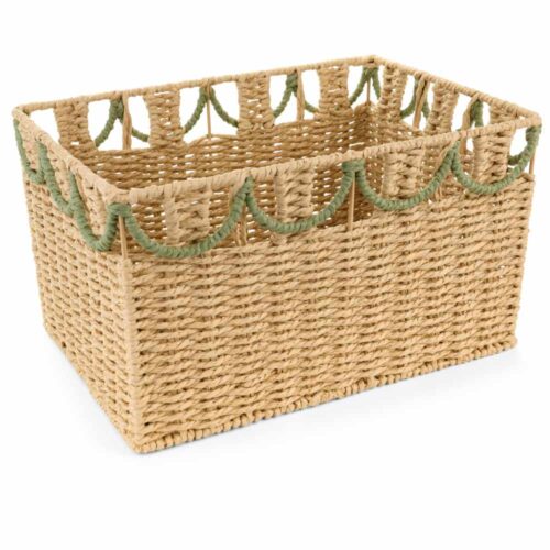 Cestino rettangolare in rattan naturale con decoro a festoni verde muschio sul bordo, collezione Fiorirà, 35,5x25,5x26 cm.