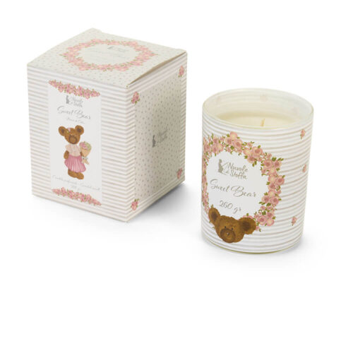 Candela profumata Sweet Bear 260 g in vaso di vetro decorato a righe con cornice di rose e orsetto, con scatola regalo coordinata.