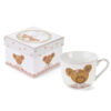 Tazza in porcellana Sweet Bear 370 ml con orsetto su fondo a pois e bordo rosa, con scatola regalo coordinata a righe e fiori.