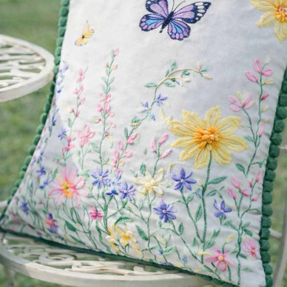 Clodette Lucilla Funda de cojín bordada con interior de 45x45 cm - Imagen 3