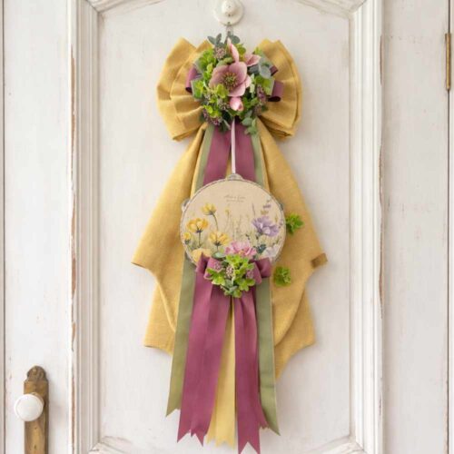 Double nœud de ruban jaune h 80 cm avec rubans, appliqués et tambourin floral Collection Printemps en fleurs Madame Fioccò