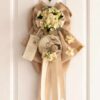 Fiocco decorativo beige con fiori chiari, tamburello con stampa floreale e nastri lunghi, Madame Fioccò