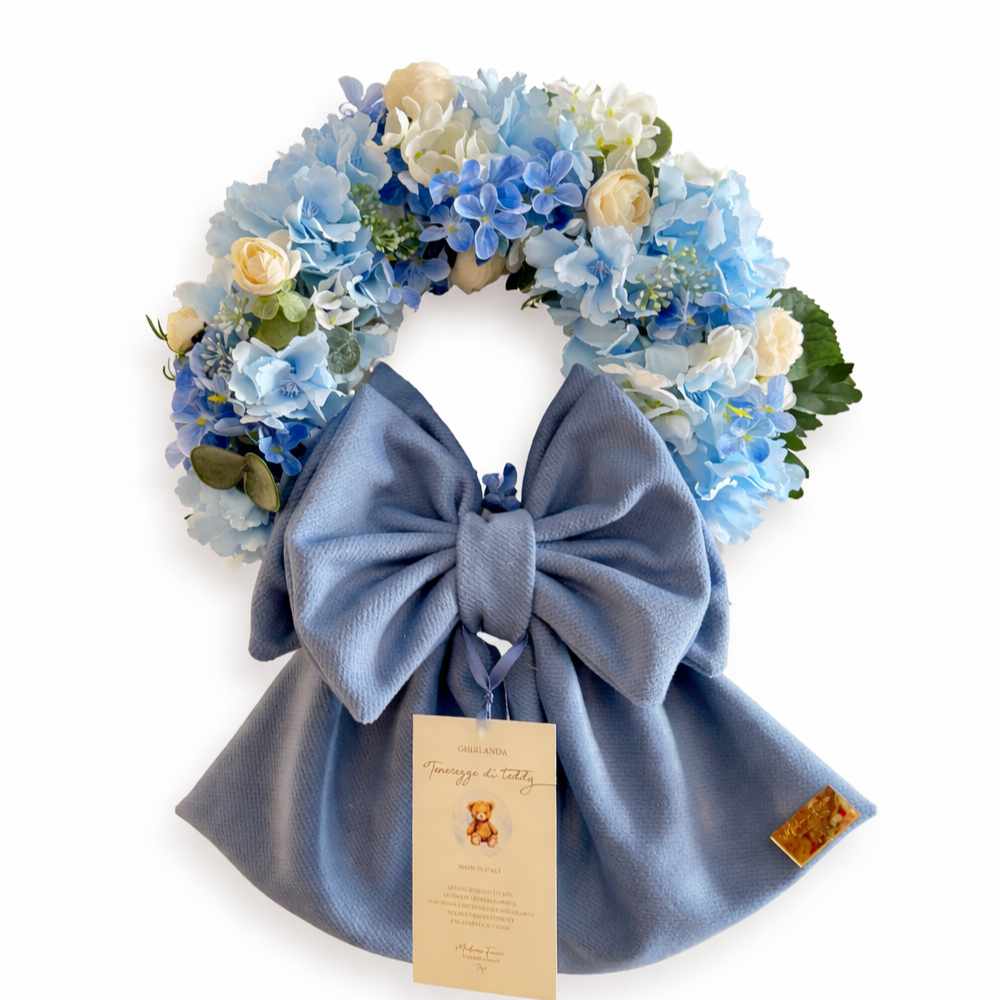 Corona de Nacimiento Osito Ø35 cm Azul Claro 1 Guirnalda de flores para el nacimiento de Teddy Ø35 cm con cinta azul Madame Fioccò