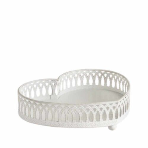 Vassoio a cuore Mathilde M in metallo bianco con bordo traforato effetto pizzo e piedini, 24,3x20,3x6,5 cm.