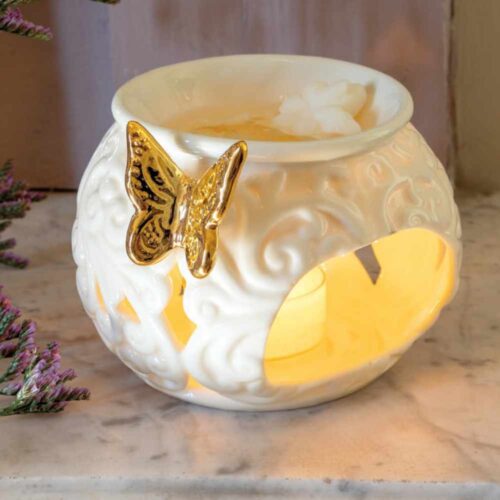 Brucia profumo Mathilde M Papillon in ceramica bianca traforata con farfalla dorata e apertura per tealight.