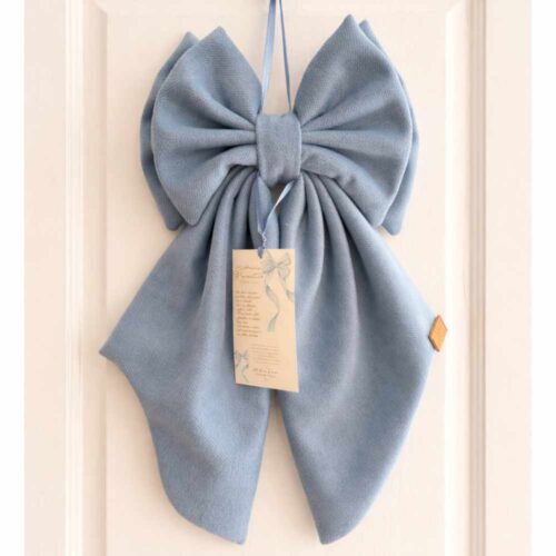 Romántica Madame Fiocco azul cielo h 55 cm con cinta para colgar