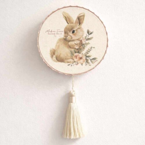 Tamburello decorativo 13 cm con coniglio illustrato e nappa rosa, Madame Fioccò