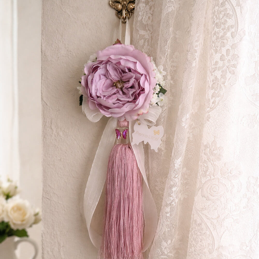Fiori di Lena décoratif avec pivoine et hortensia, nœud et papillon appliqué, accroché comme décoration Shabby Chic sur le mur ou la poignée.
