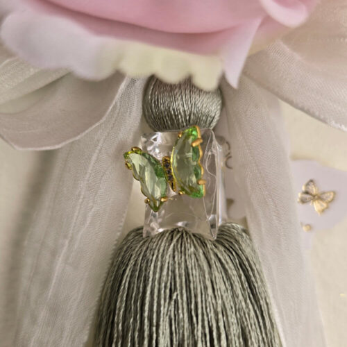 Alternative view of Fiori di Lena Nappa Decorativa Verde con Peonia e Ortensia e Farfalla D 13 x H 30 cm