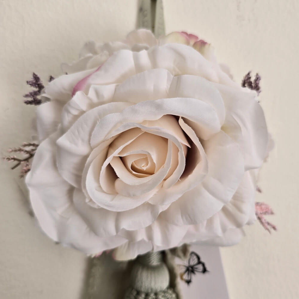 Fiori di Lena décoratif Gland vert sauge avec rose h 38 – Image 3